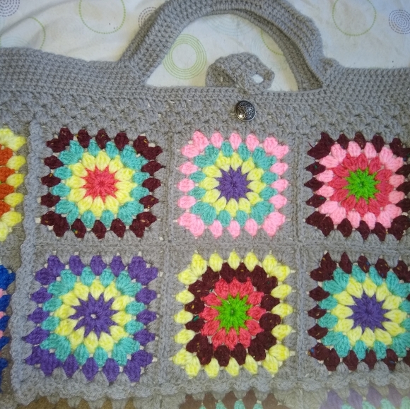 Granny square vintage style crochet gray handbag - Picture 4 of 5